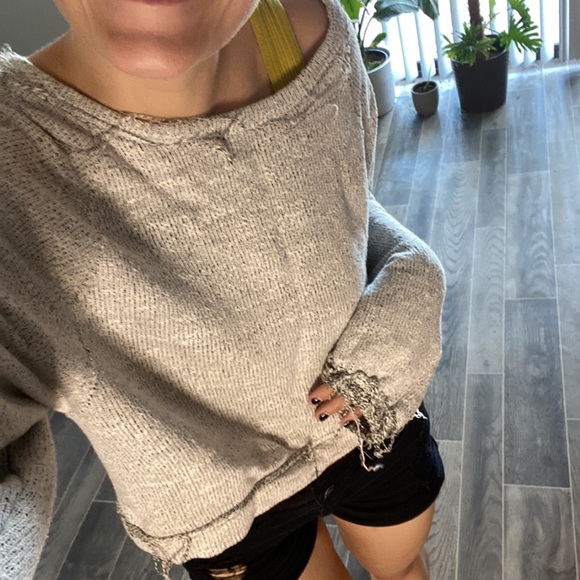 Free People Cropped Distressed Heather Grey Balloon Sleeve Sweater - Picture 2 of 9